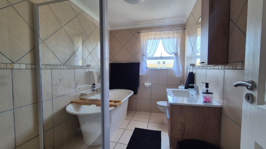3 Bedroom Property for Sale in Calypso Beach Western Cape